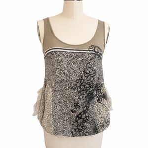✨Unique Bell top with interesting pocket detail✨